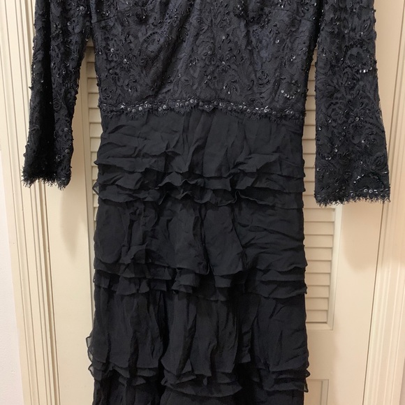 TADASHI SHOJI!! Elegant black gown. - Picture 3 of 6